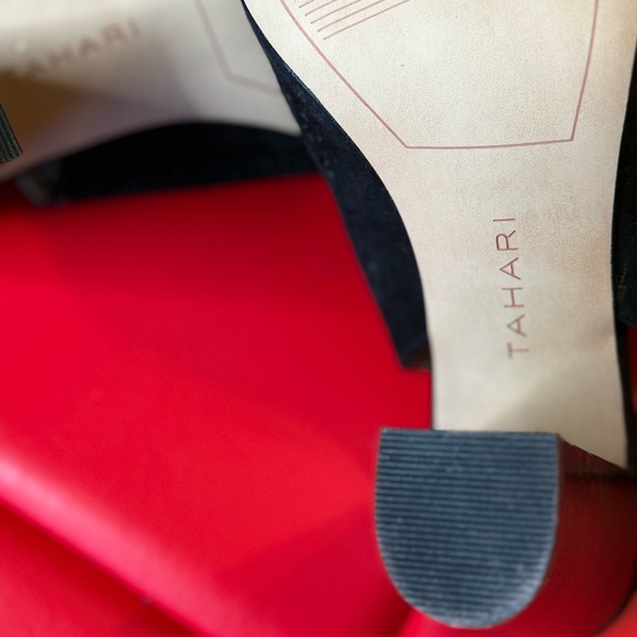 Tahari suede peep-toe sandals. Black. Size 7.5. GUC - Picture 3 of 8